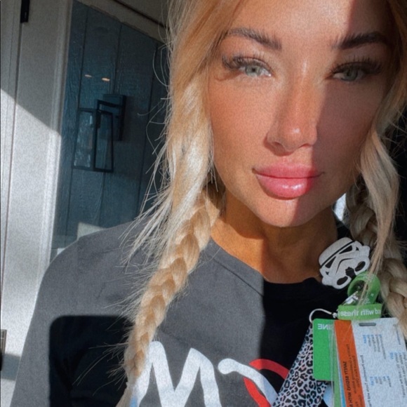 Meet your Posher, Ashley - Picture 4 of 5